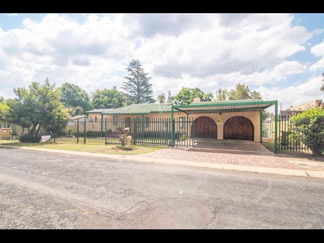 3 Bedroom House for sale in Brackendowns