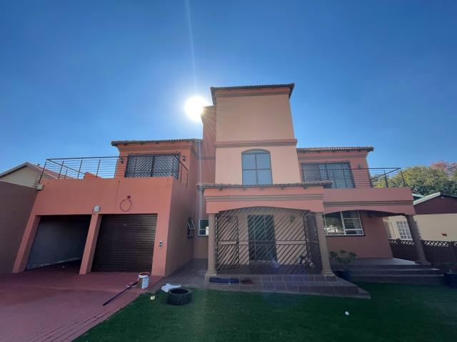 6 Bedroom House for sale in Alan Manor