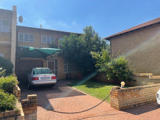 3 Bedroom House for sale in Oakdene