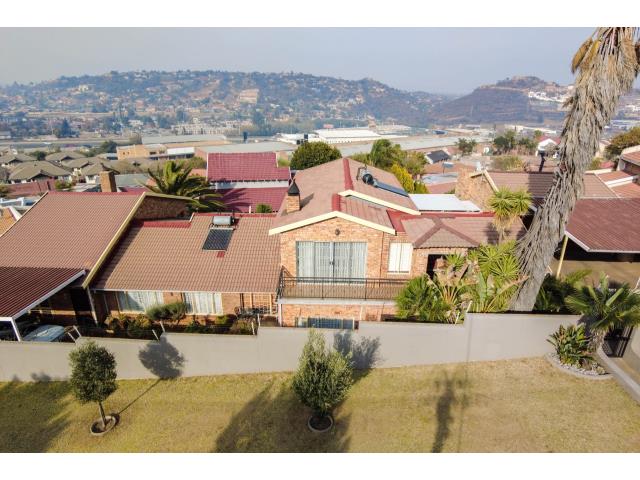 5 Bedroom House for sale in Oakdene