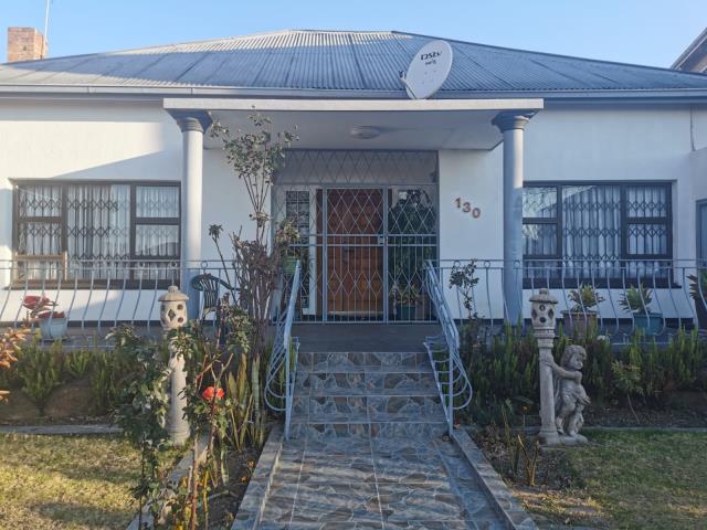 4 Bedroom House for sale in Kenilworth