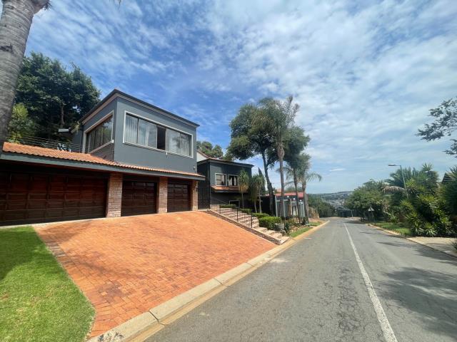 4 Bedroom House for sale in Glenvista