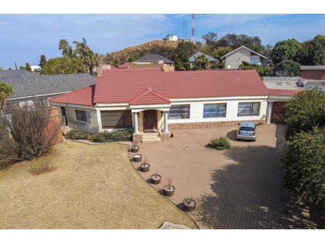 4 Bedroom House for sale in Linmeyer