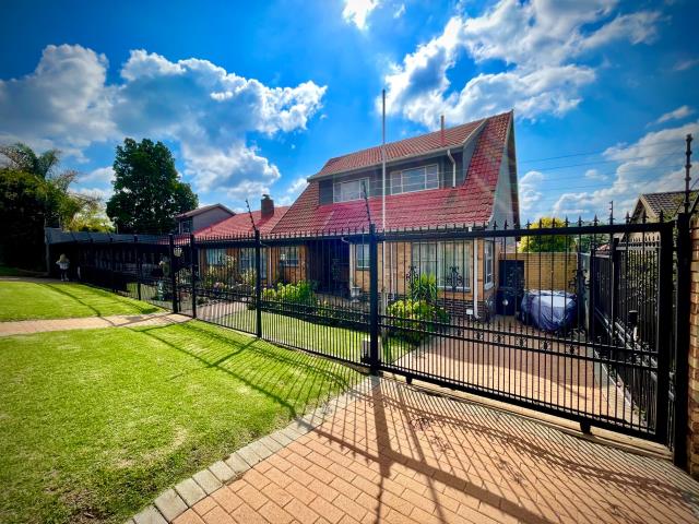 4 Bedroom House for sale in Linmeyer