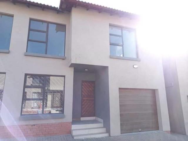 3 Bedroom Duplex to let in Secunda