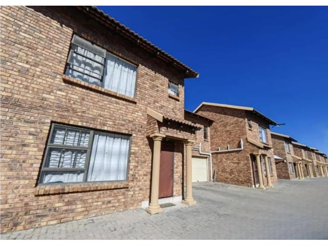 3 Bedroom Duplex to let in Secunda