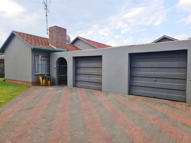 3 Bedroom House for sale in Vanderbijlpark SE 2