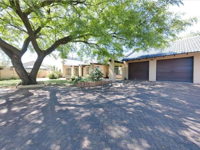 4 Bedroom House to let in Secunda