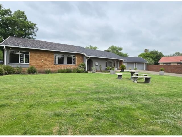 4 Bedroom House to let in Secunda