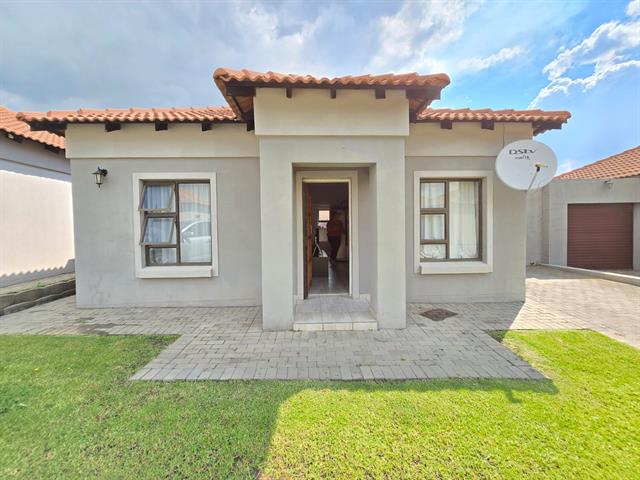 2 Bedroom Townhouse for sale in Trichardt