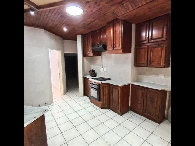 2 Bedroom Townhouse for sale in Vanderbijlpark CW 6