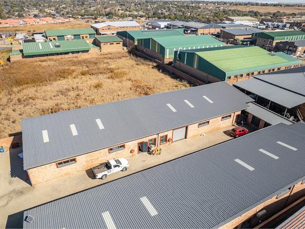 220m² Commercial space for sale in Secunda