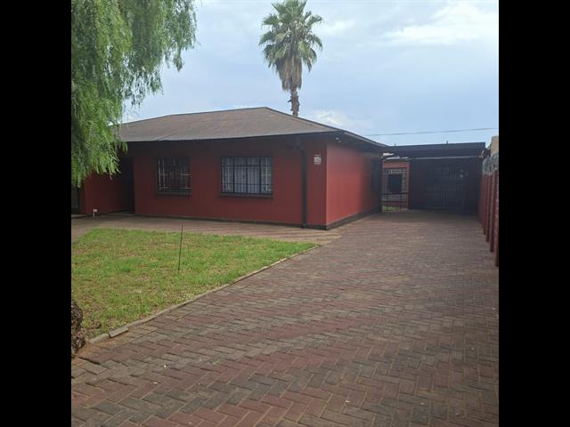 3 Bedroom House for sale in Vanderbijlpark CW 5