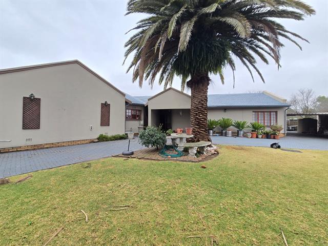 4 Bedroom House for sale in Secunda