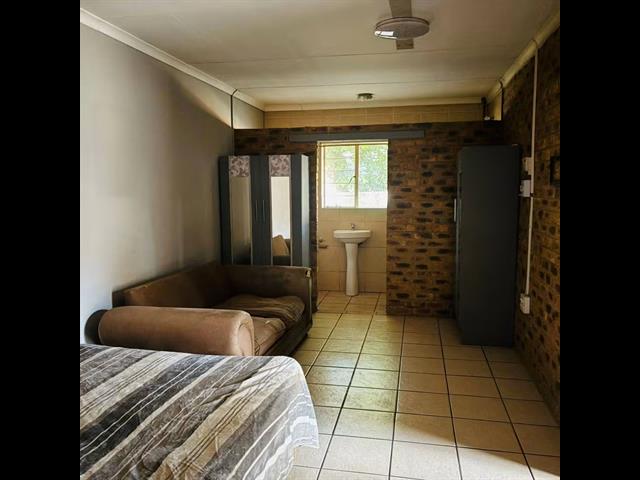 Bachelor apartment to let in Vanderbijlpark SE