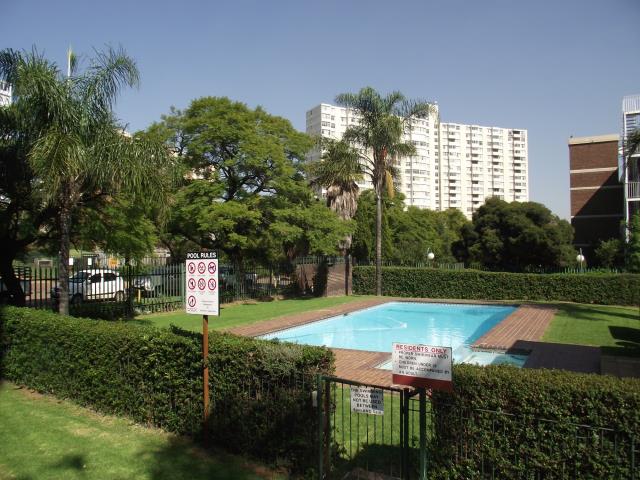 2 Bedroom Apartment for sale in Bedford Gardens
