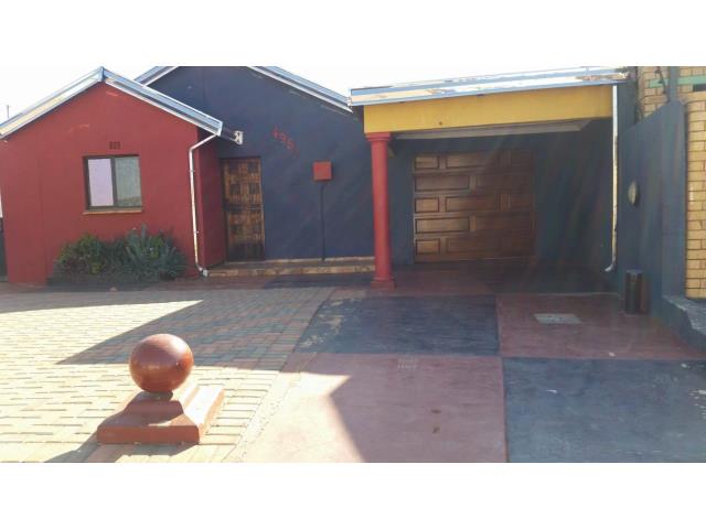 2 Bedroom House for sale in Protea Glen