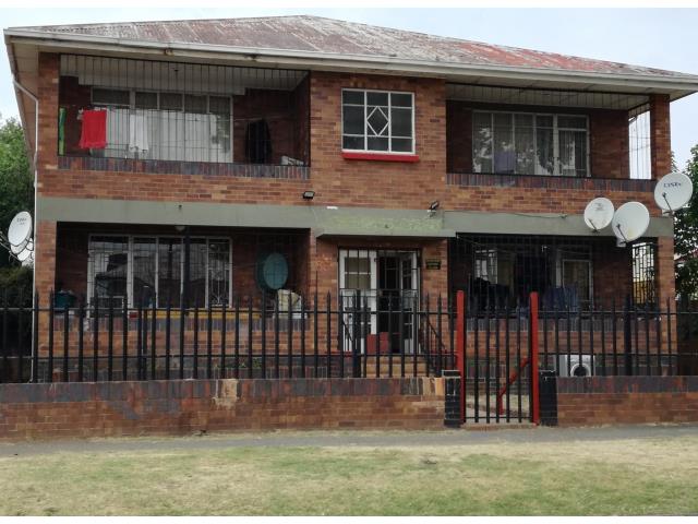 8 Bedroom House for sale in Kenilworth