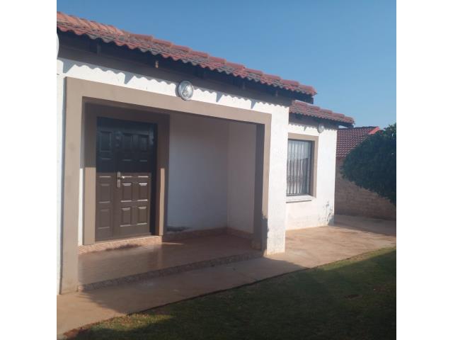 3 Bedroom House for sale in Lawley