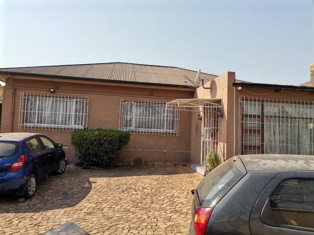 6 Bedroom House for sale in The Hill