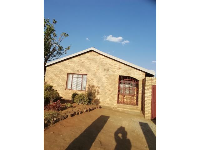 3 Bedroom House for sale in Mohlakeng