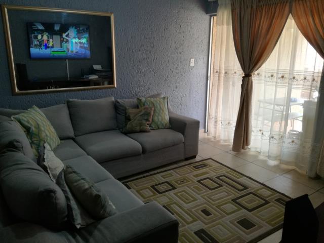 2 Bedroom Apartment for sale in Mondeor