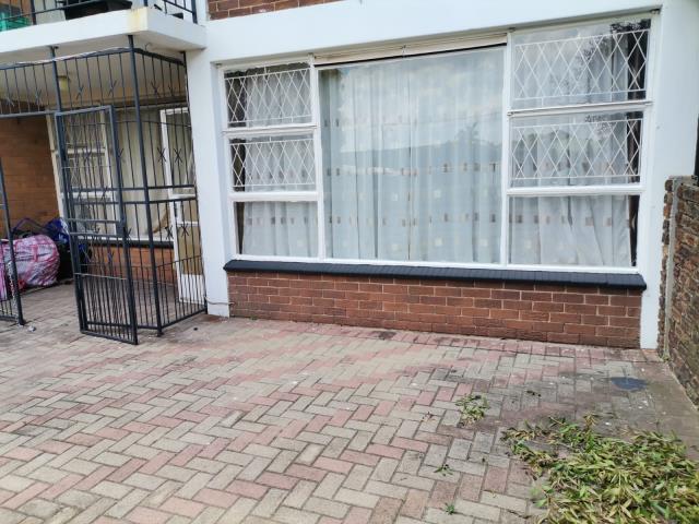2 Bedroom Flat for sale in Rosettenville