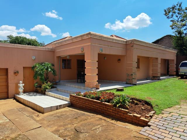 3 Bedroom House for sale in Mondeor