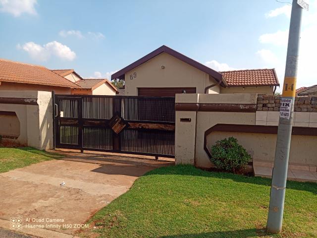 2 Bedroom House for sale in Dawn Park