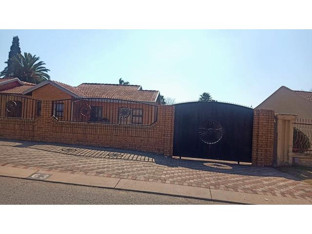 3 Bedroom House for sale in Dalpark