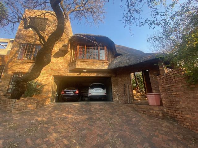 7 Bedroom House for sale in Mondeor