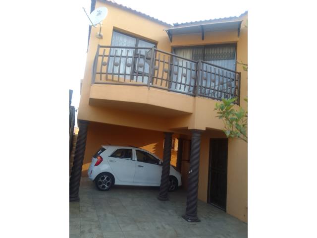 4 Bedroom House for sale in Klipspruit