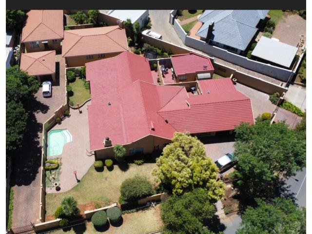 8 Bedroom House for sale in Mondeor