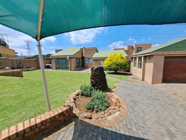 4 Bedroom House for sale in Suideroord