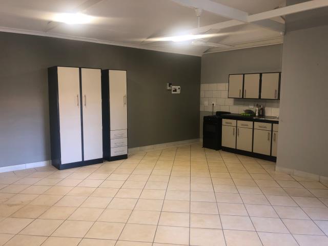 Bachelor apartment to let in Brooklyn