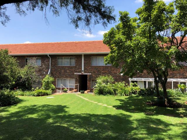 2 Bedroom Apartment to let in Lynnwood Manor