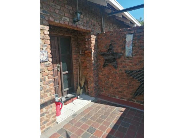 3 Bedroom House to let in Muckleneuk