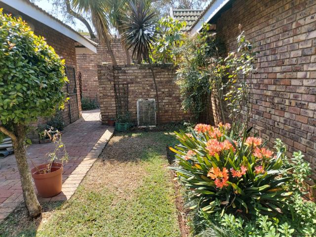 4 Bedroom Duet to let in Waverley