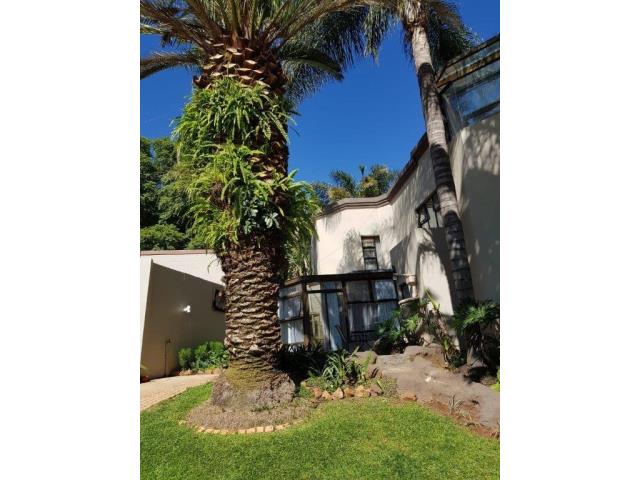 2 Bedroom Garden Cottage to let in Muckleneuk