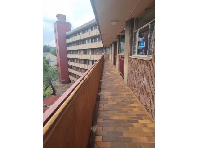 2 Bedroom Apartment to let in Lynnwood Glen