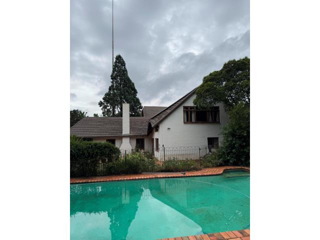 4 Bedroom House for sale in Val De Grace