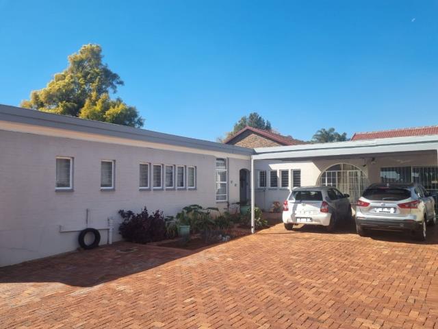 4 Bedroom House for sale in Garsfontein