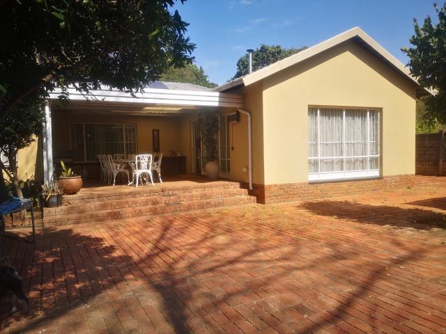 4 Bedroom House to let in Die Wilgers