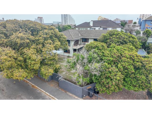 5 Bedroom House for sale in Strand North