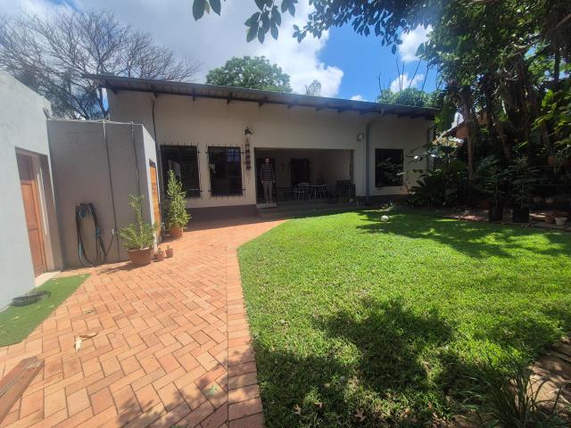 3 Bedroom Duet to let in Lynnwood Manor