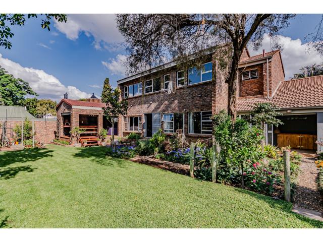 4 Bedroom House for sale in Waterkloof