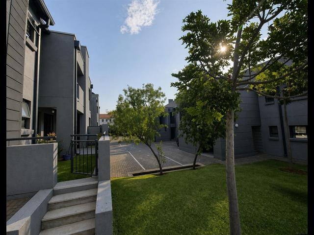 2 Bedroom Apartment for sale in Menlo Park