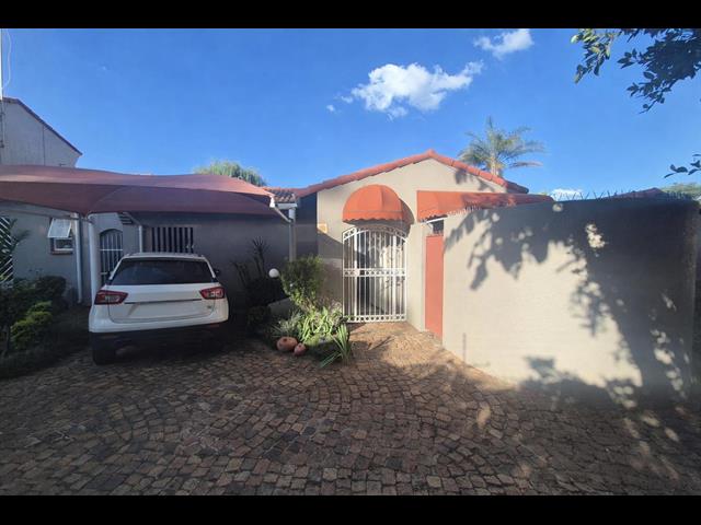 3 Bedroom Townhouse for sale in Lynnwood Manor