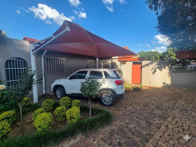 3 Bedroom Townhouse for sale in Lynnwood Manor