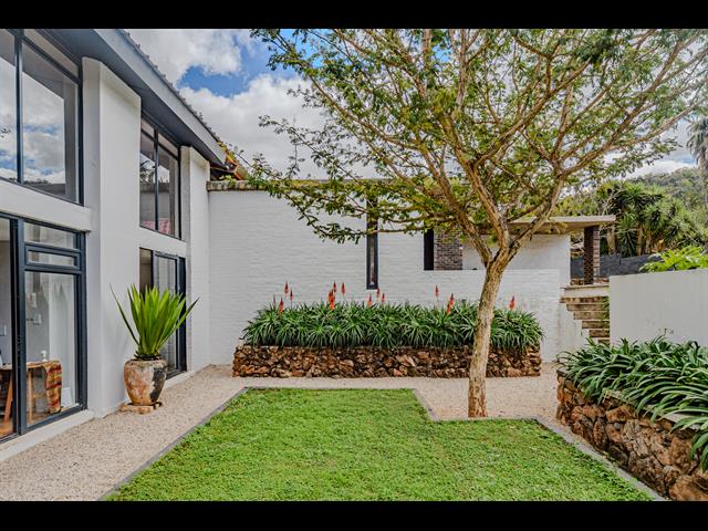 4 Bedroom House for sale in Lynnwood Manor